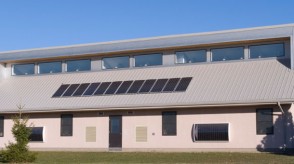 An energy-efficient passive solar straw bale school design